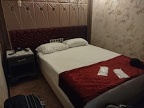 deluxe room bed. no windows or balcony