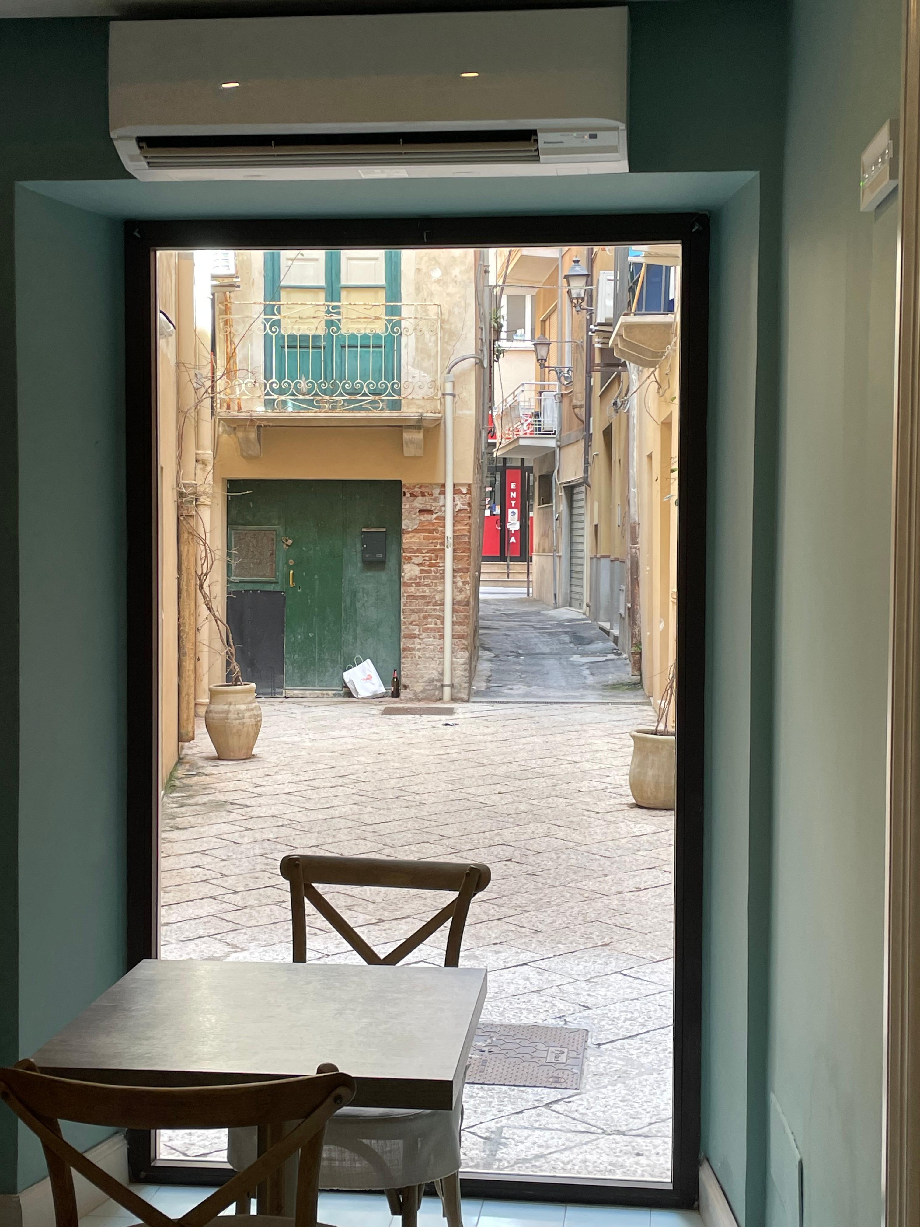 Vue de l’intérieur des rues adjacentes 