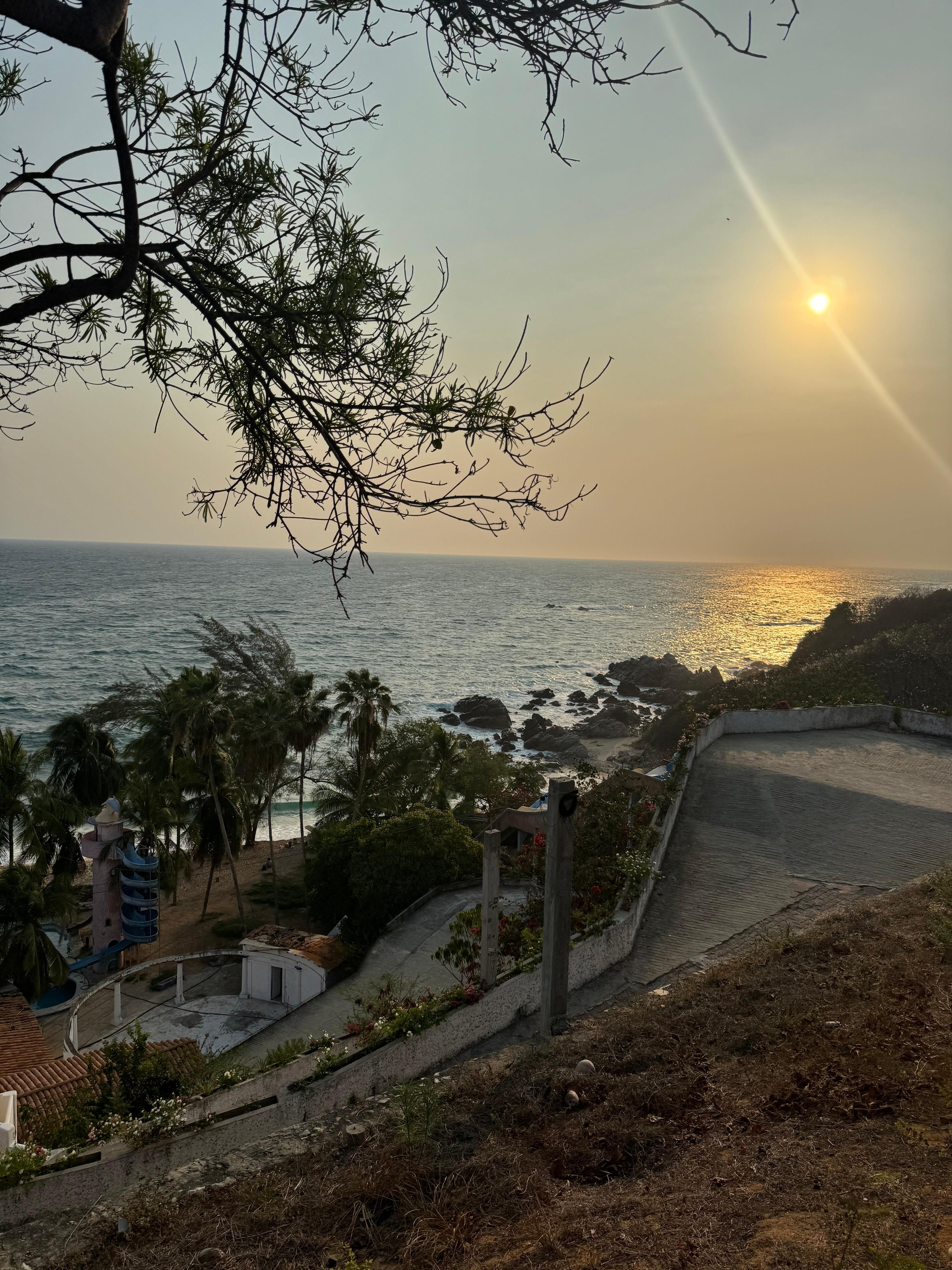 Blick auf Strand von hotelanlage