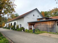 Hauptgebäude mit Rezeption