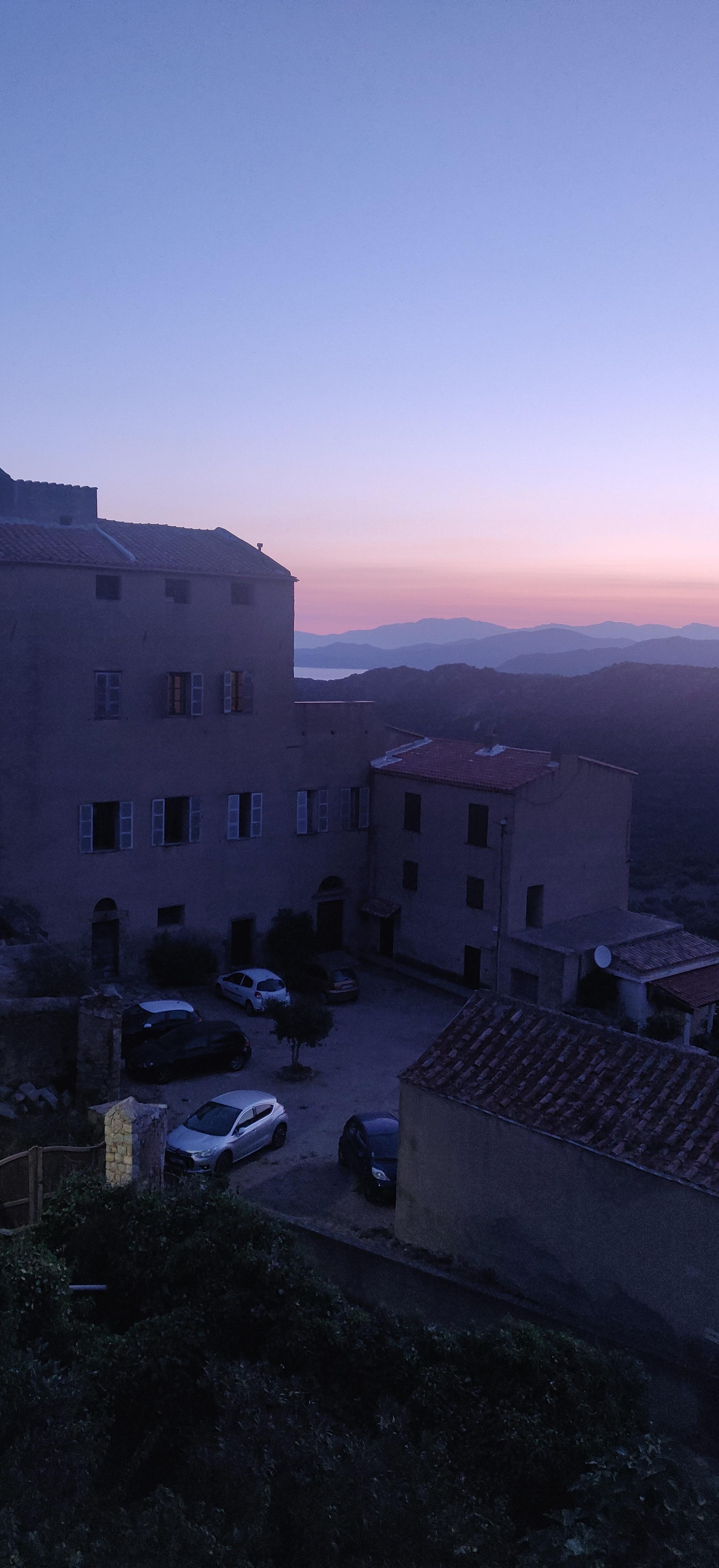 Vue depuis la chambre, à l'aube.