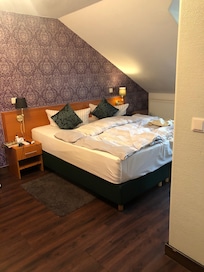 Dejligt værelse med stor seng