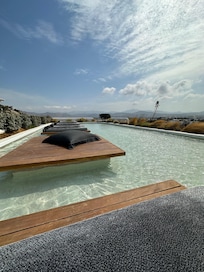 Roof top dip pool
Naxian utopia