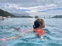 Bassäng med fantastisk utsikt