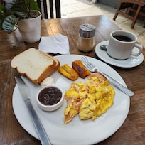 Basic typical breakfast.  Word to the chef, ditch the bread and add tortillas.