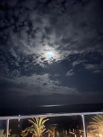 Und Ausblick bei Nacht mit Meeresrauschen 😊