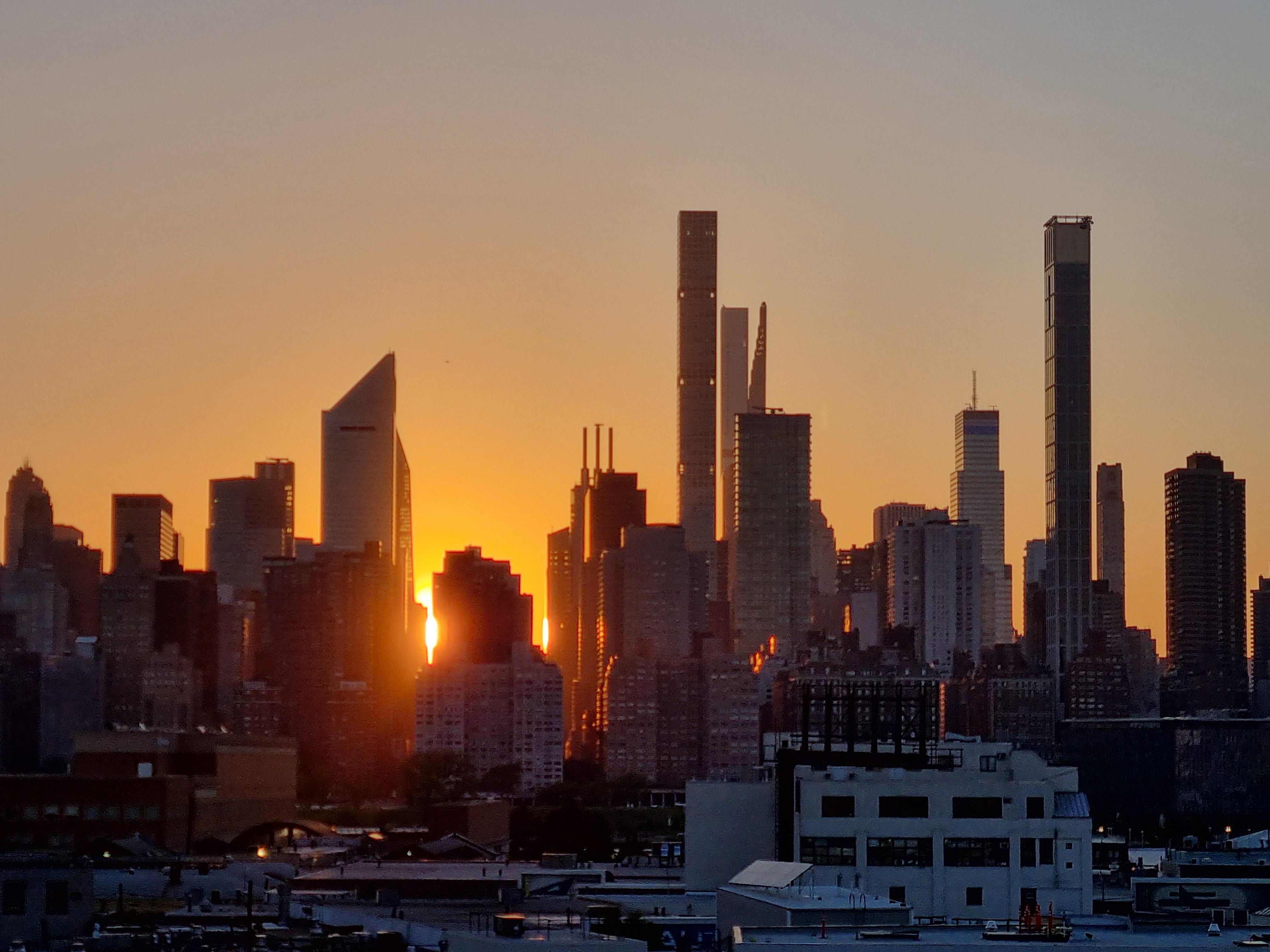 Coucher de soleil sur le toit de l'hôtel 