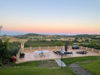 Prachtige avondlucht en ping pongen op het terras