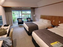 2 Queens room