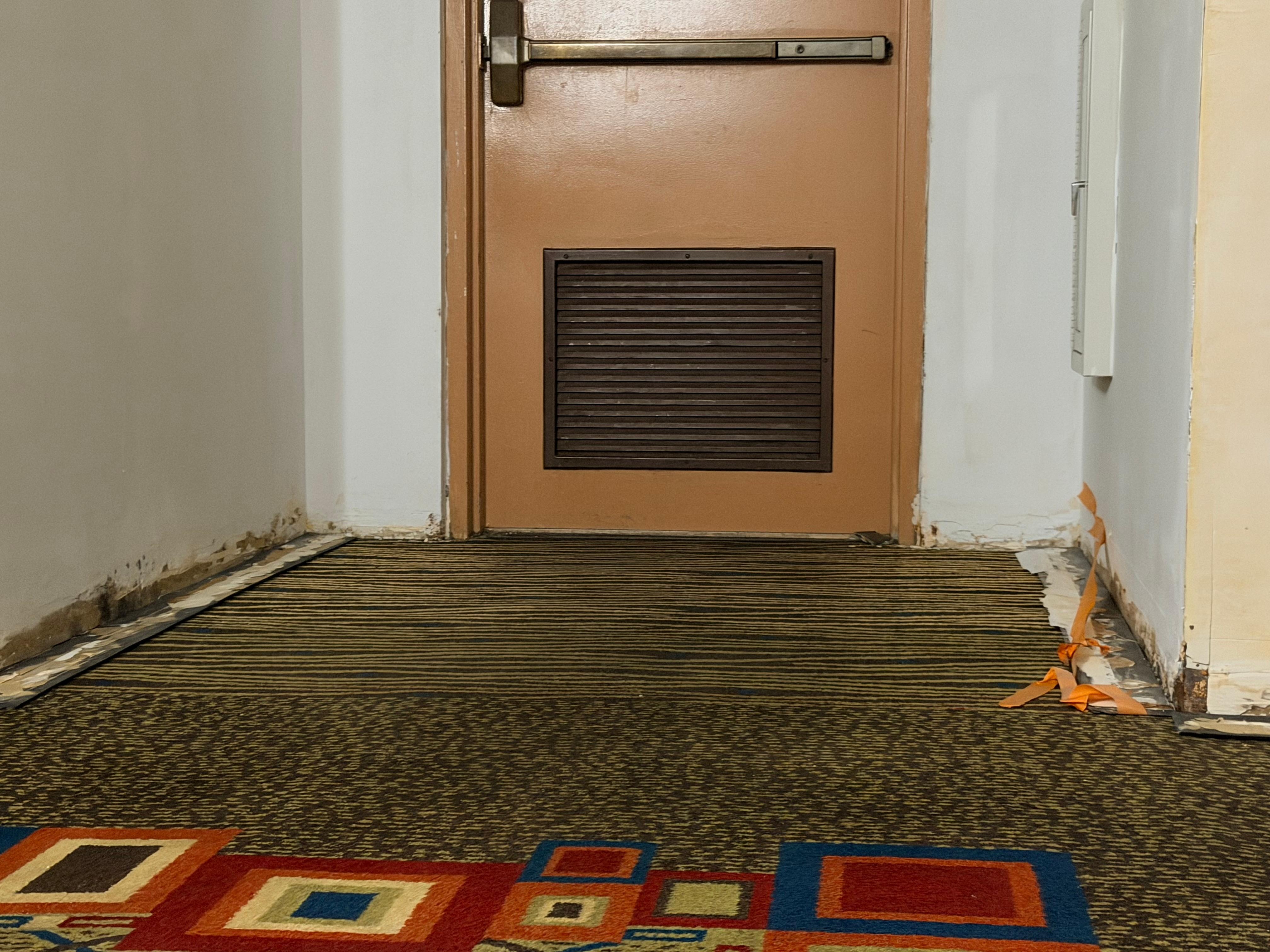 Zóclo pegado con cinta