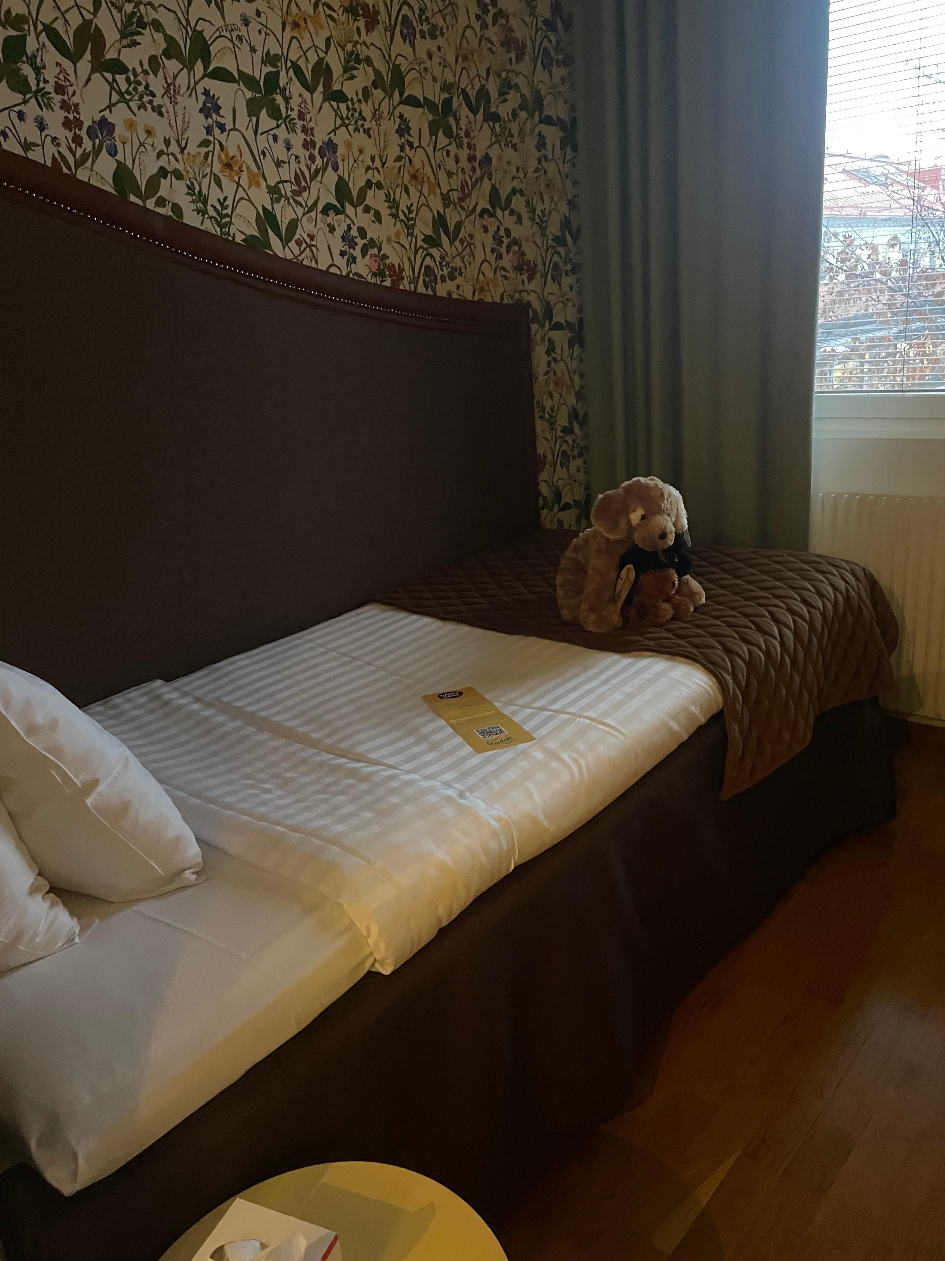 Mysigt rum med enkel säng 