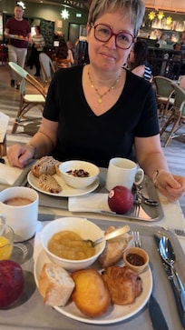 Nous prenant le petit déjeuner