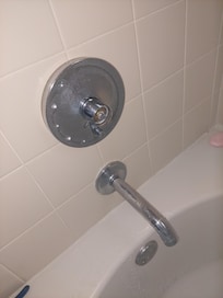 Master room bath, handle of the water tab broken. They had repaired it after 24 hours.