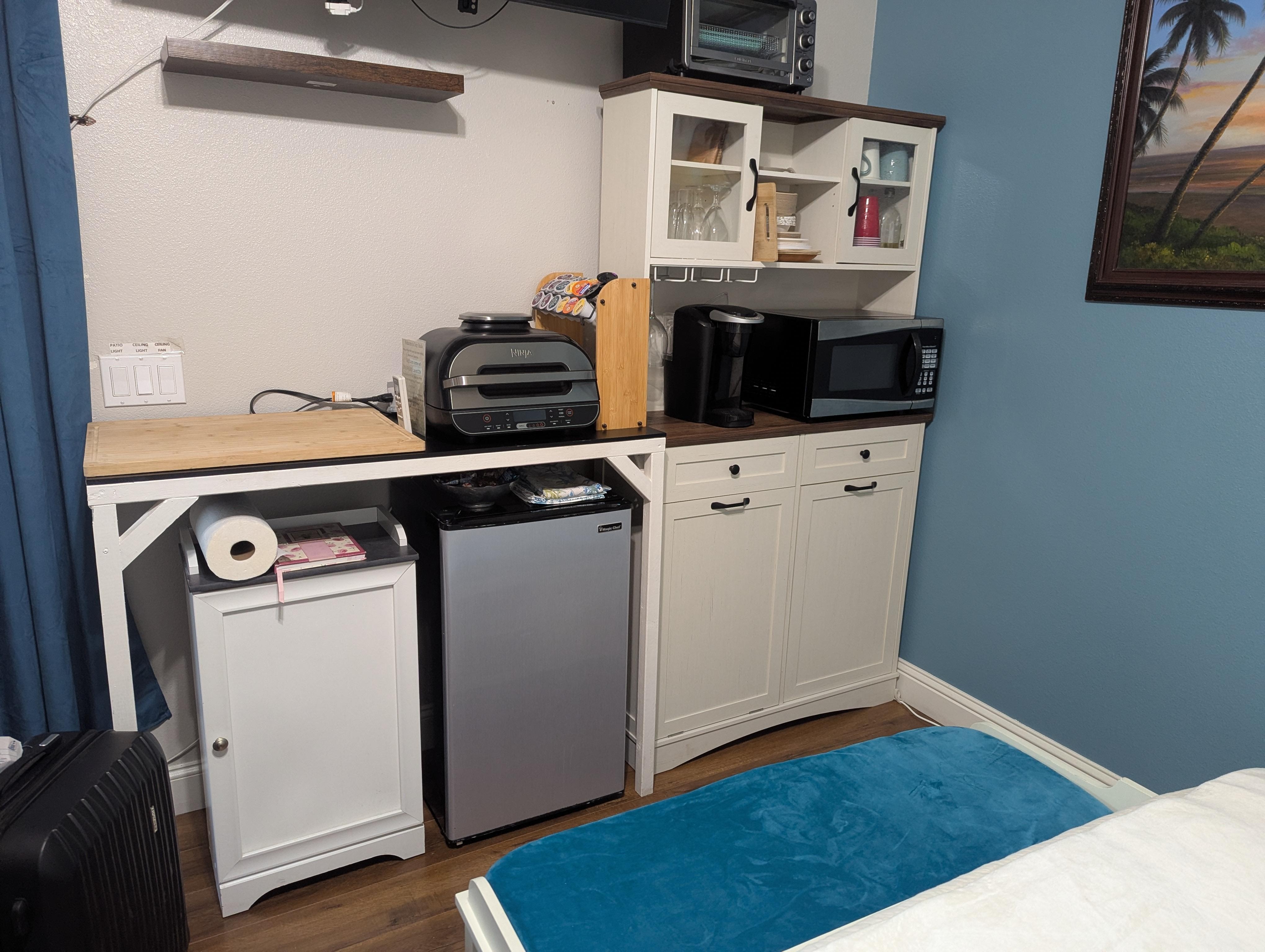 Kitchenette with plenty of appliances