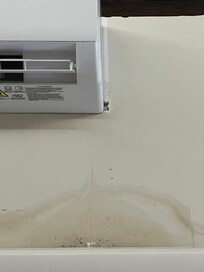 Fultracion de agua con humedad en la pared
