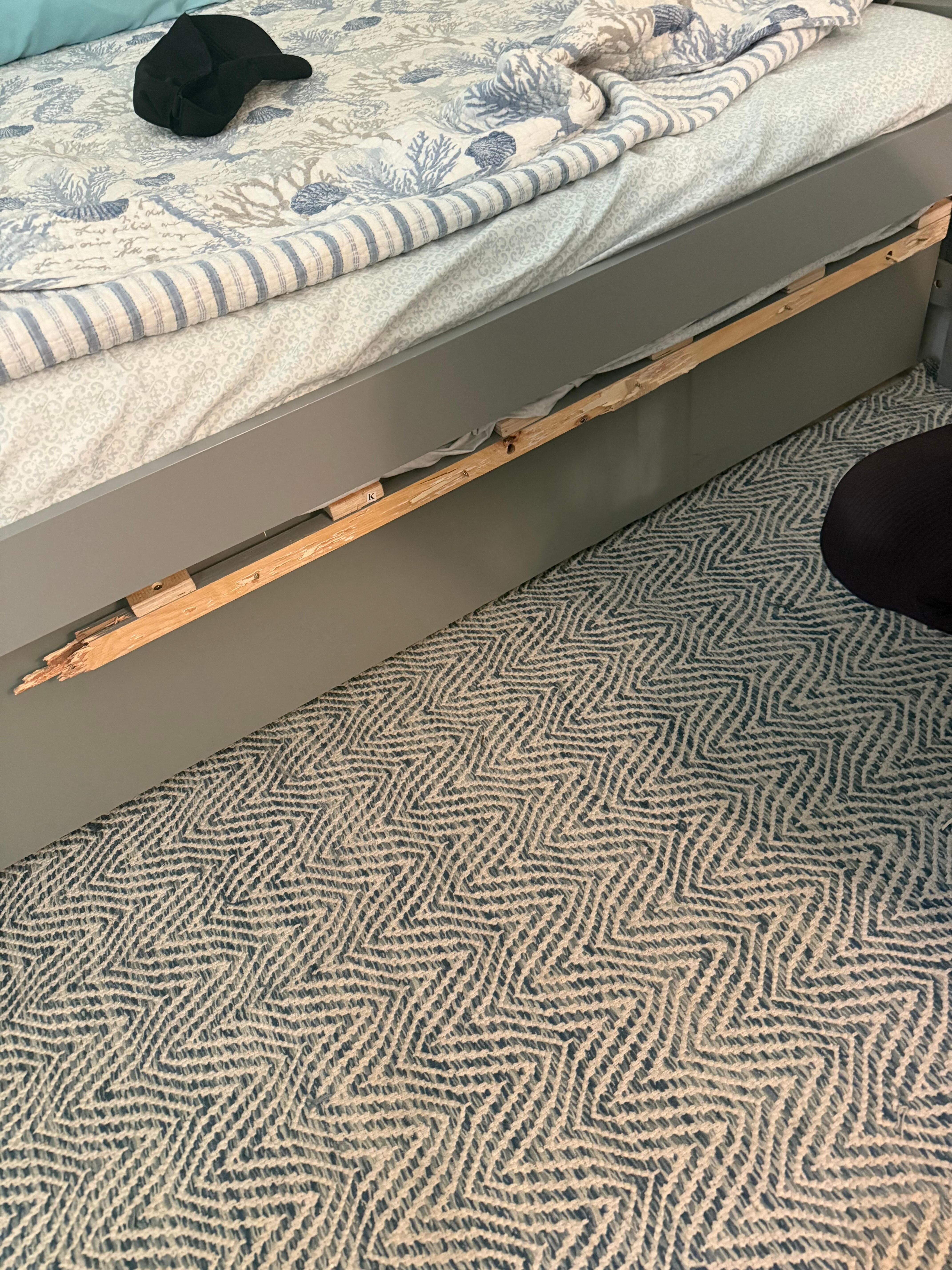 Broken Day Bed in laundry/bed 4 