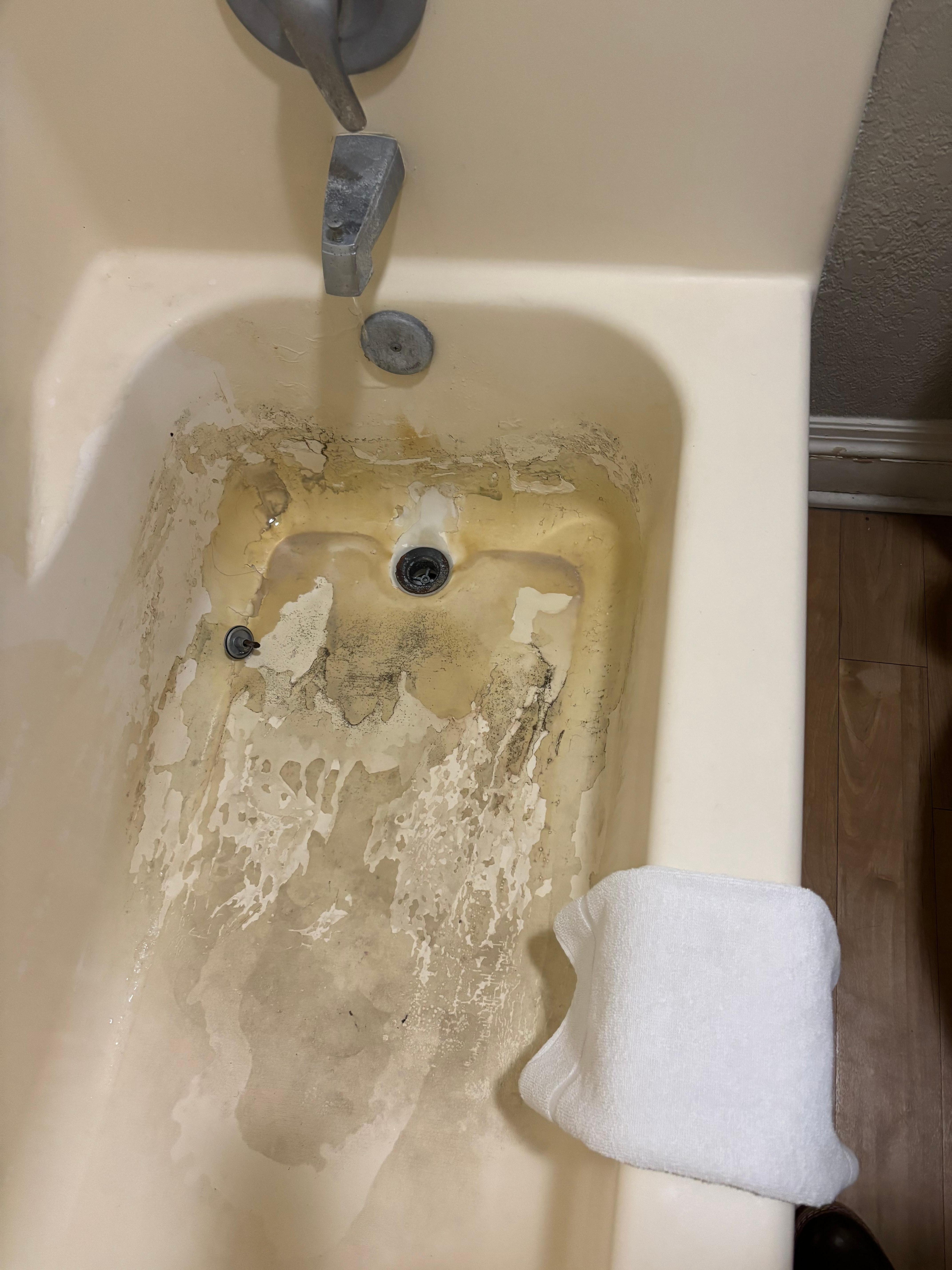 This was the bathtub. I changed rooms.