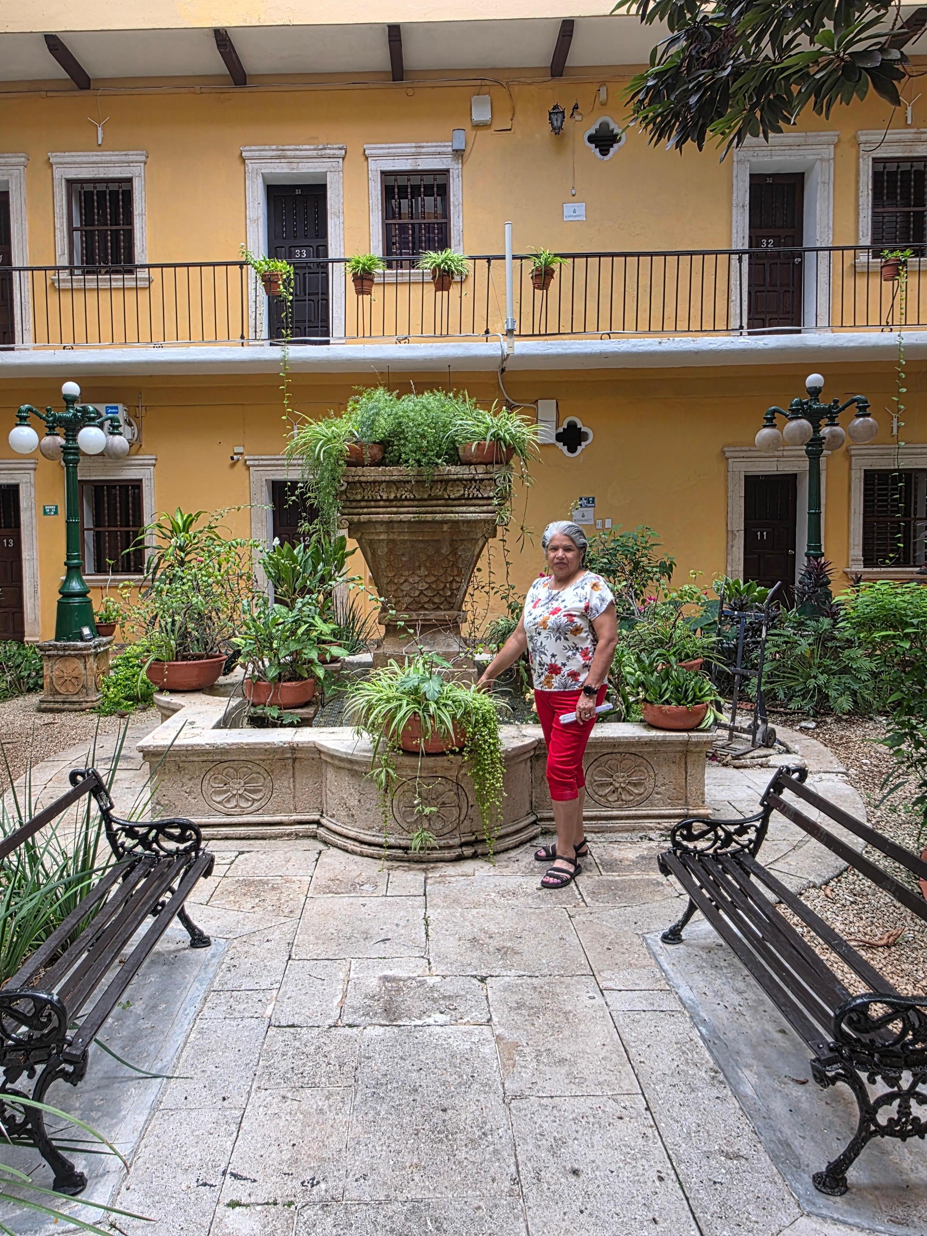 En el patio del hotel 