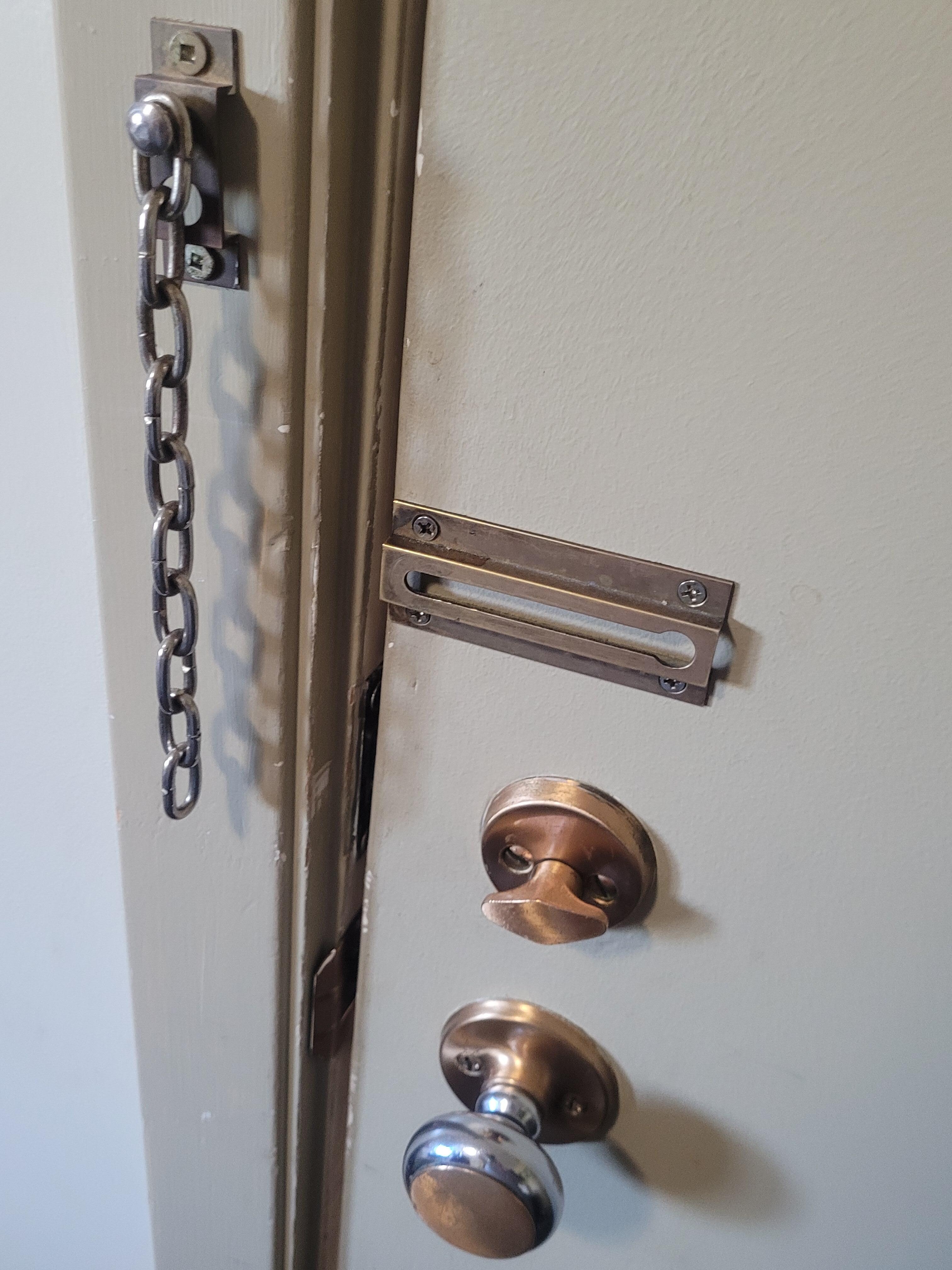 Chain hook broken, not safe
