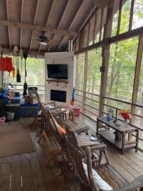 Even the screened porch was beautifully decorated for fall.