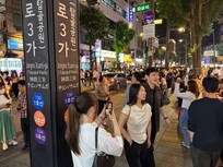 Three Subway lines out the door