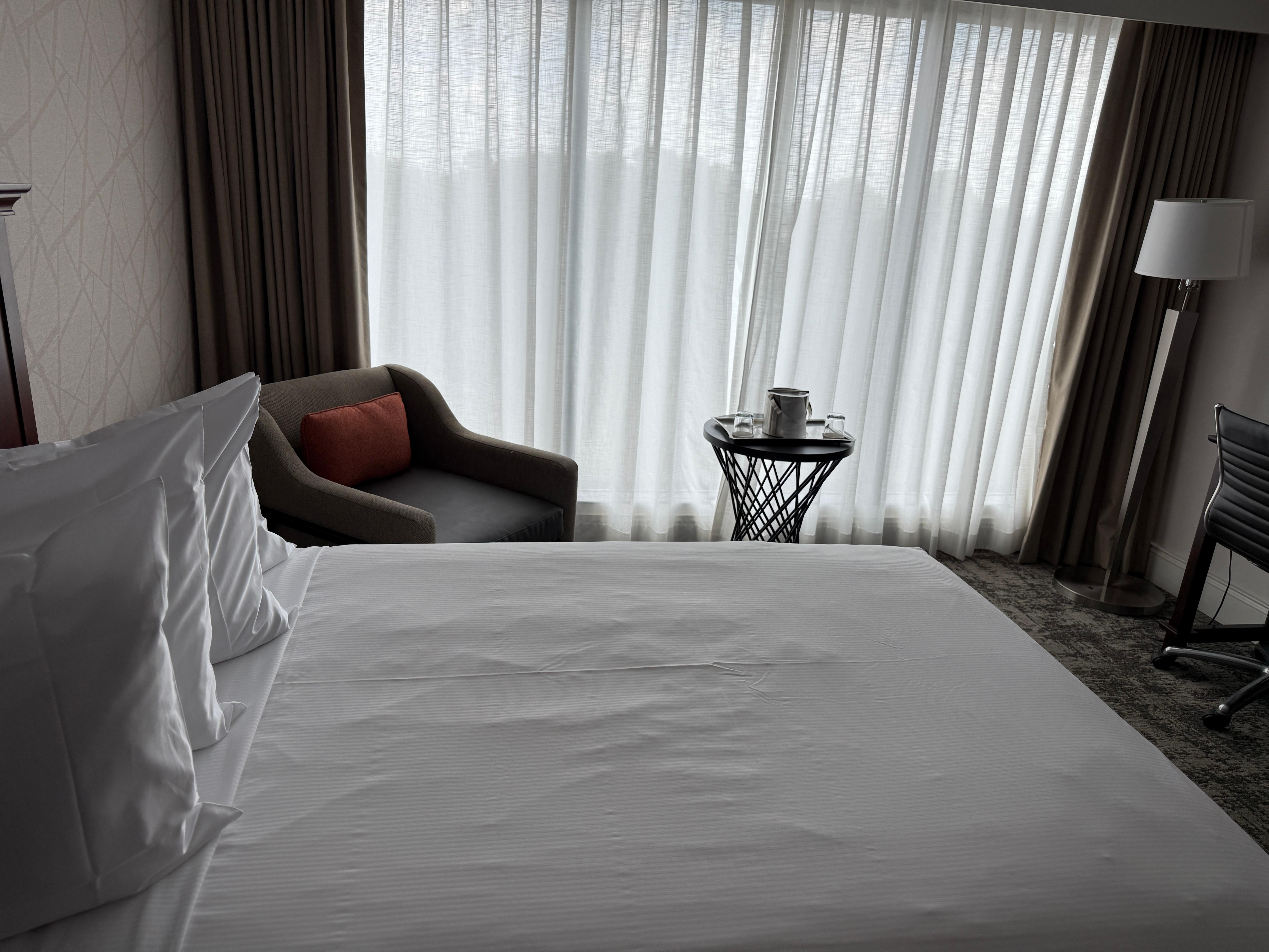 Comfortable Clean basic room