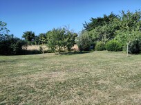 Der hintere Teil des Gartens - sehr viel Platz zum Spielen