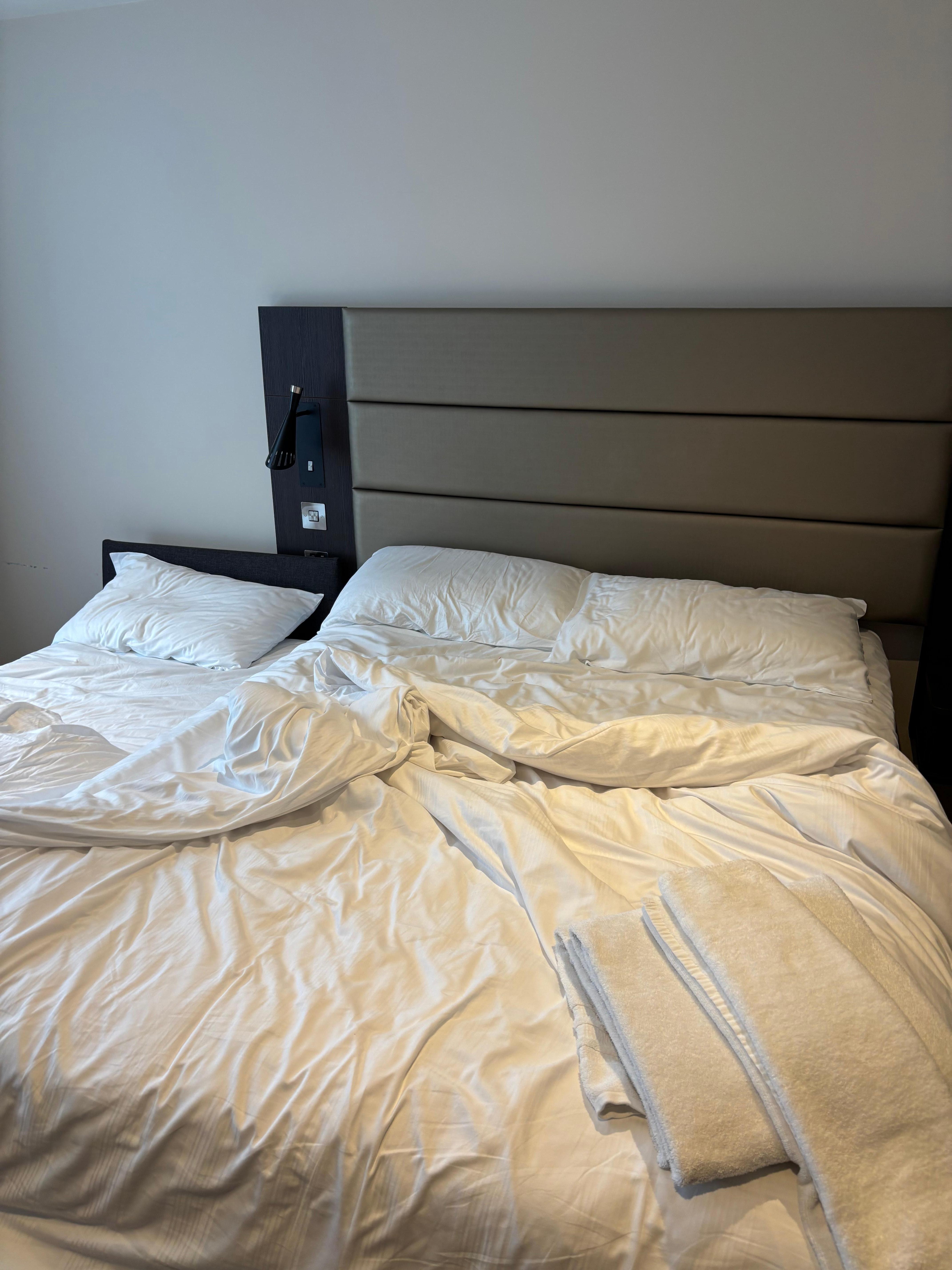 Tras insistir, esto es lo que nos encontramos cómo hacer la habitación 