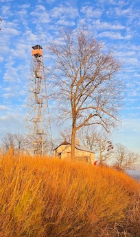 Old Fire Tower on top of Sugar Loaf Mtn - Calico Rock 2 1/2 mile round trip hike. 25 minute drive from the house