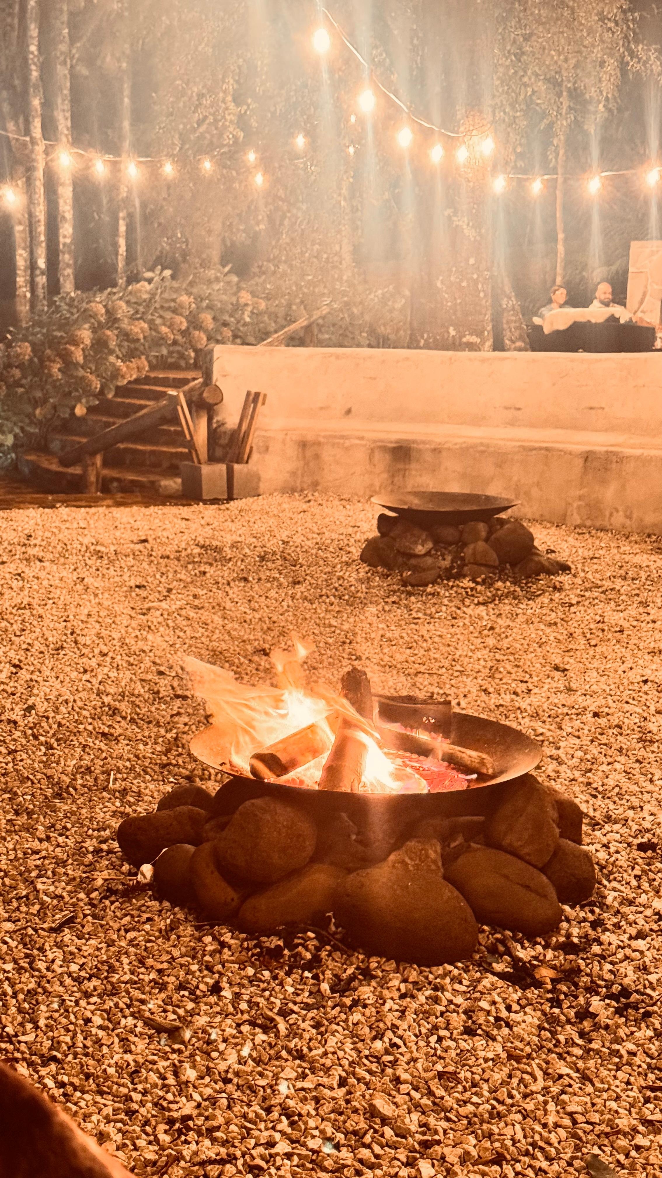 Tem espaço para acender uma fogueira, tomar um vinho e conversar 