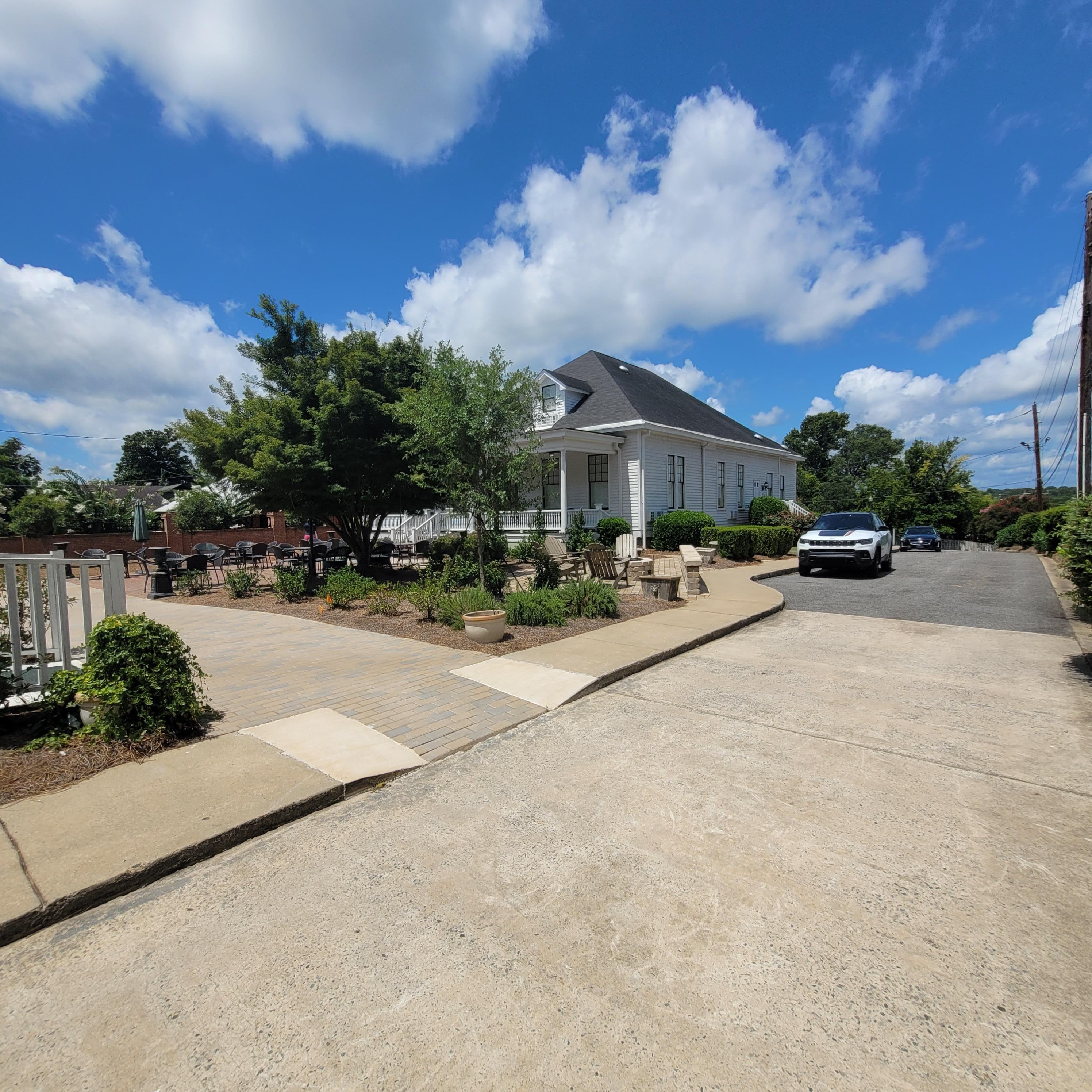Side picture of the cottage.