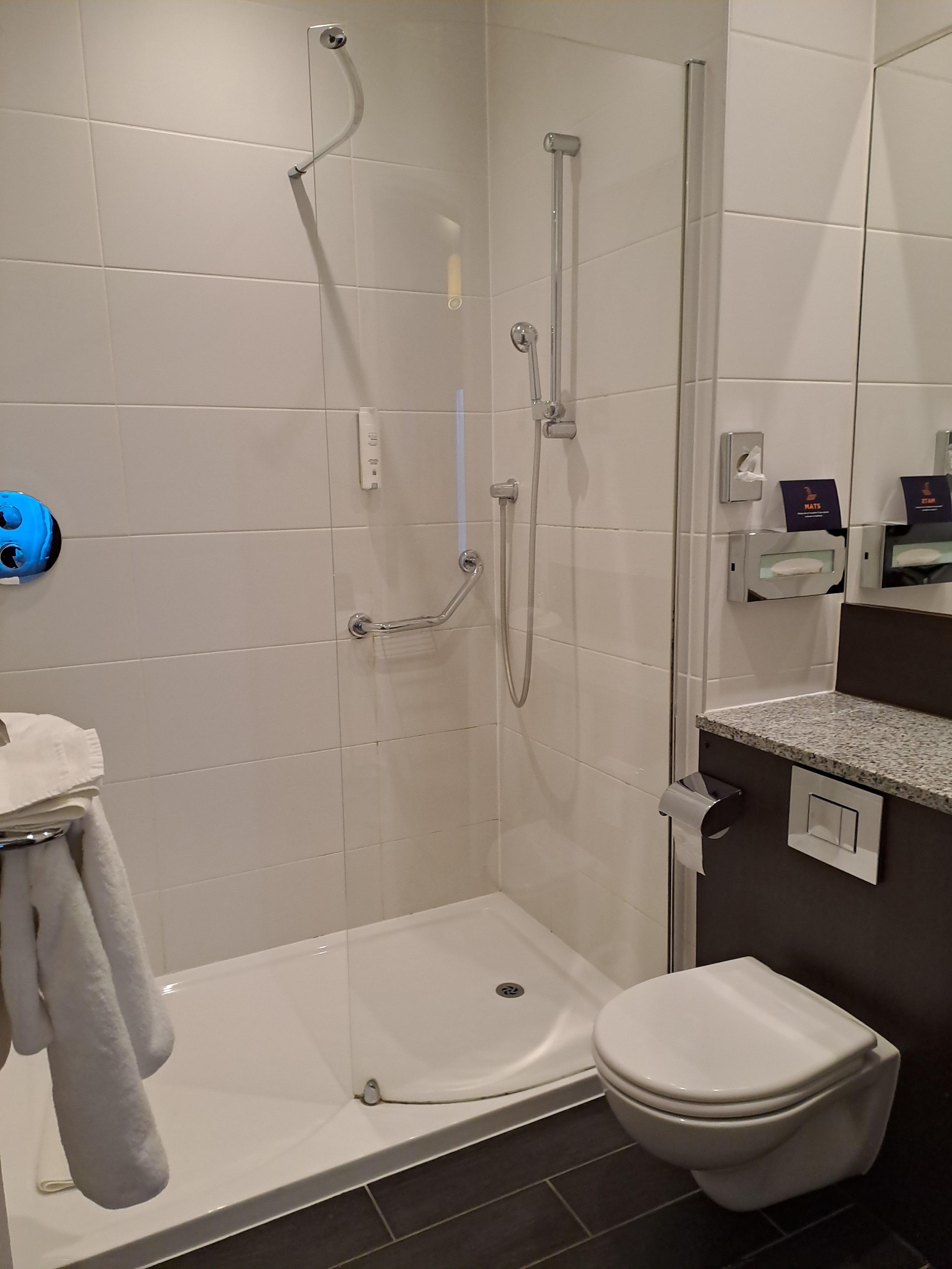 Bathroom of a good size. Bit dissapointed with the shower. Shower head was really small, had to be facing towards the wall or it would have ran onto the bathroom. I am only small but found the height of the toilet very low. Towels were of a good siz