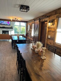 Dining area - plenty of room for everyone