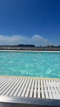 Piscina com vista para o Coliseu