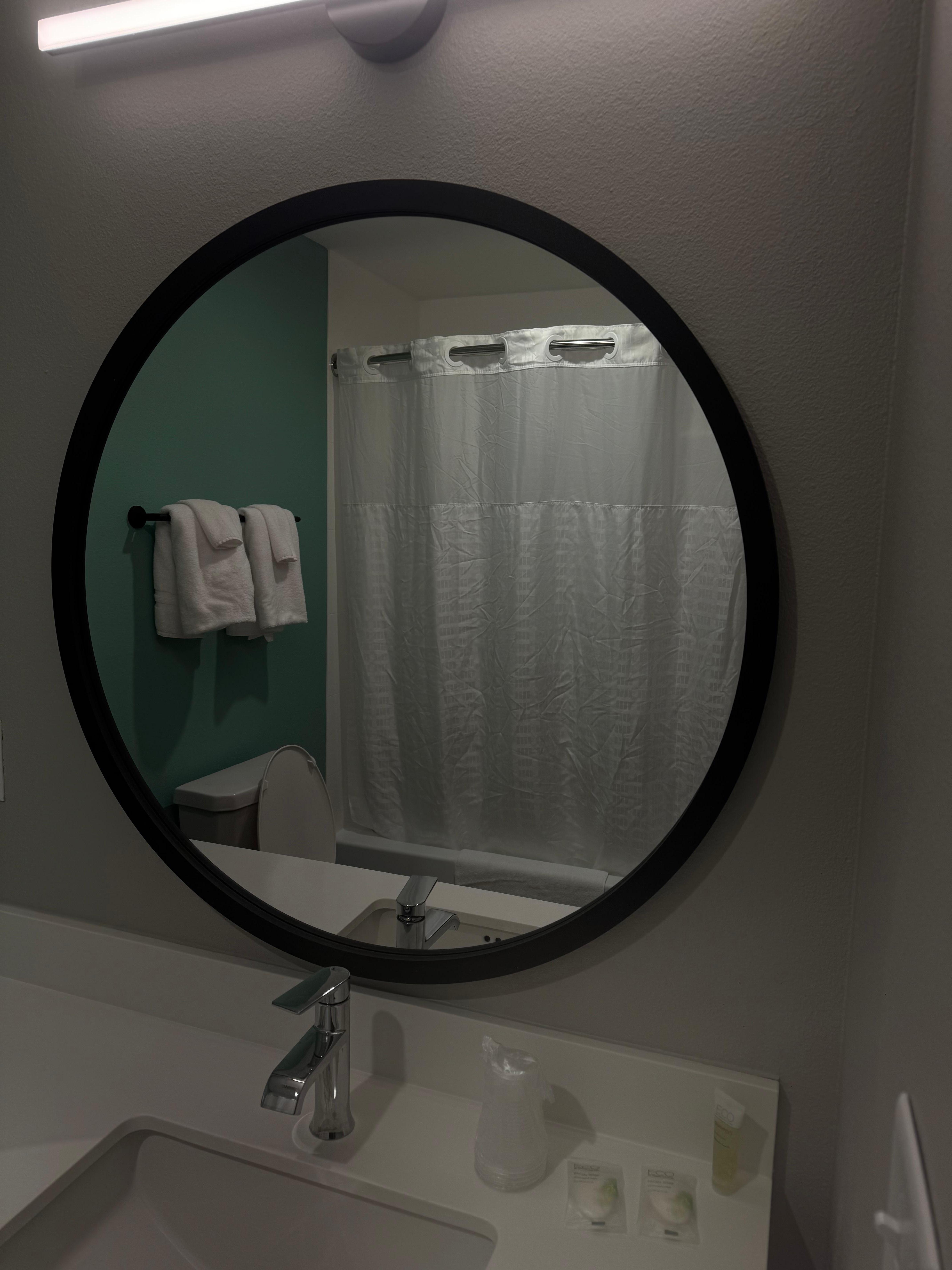 The room’s & bathrooms are very nice 