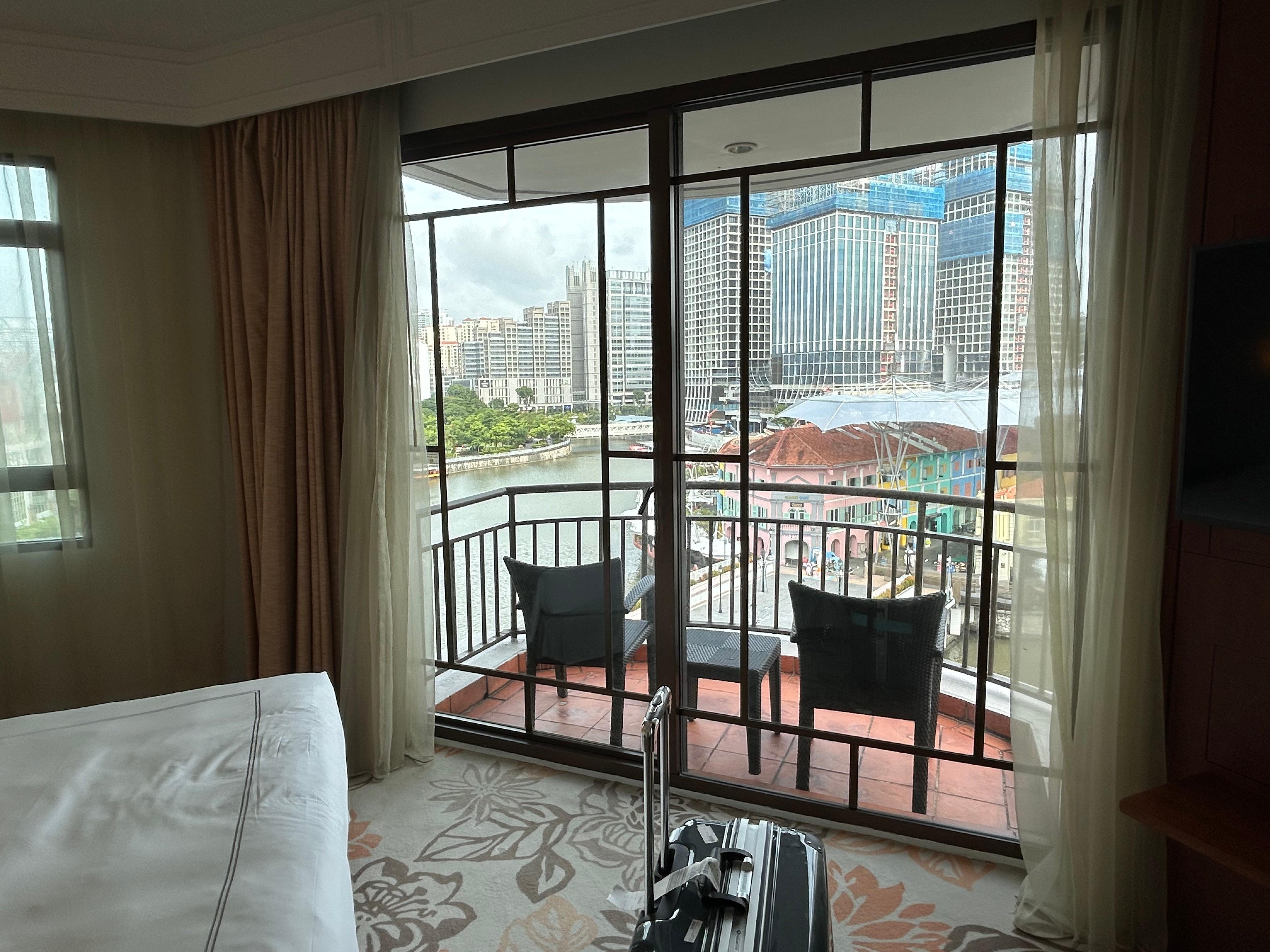 バルコニーは風が吹いて気持ち良い