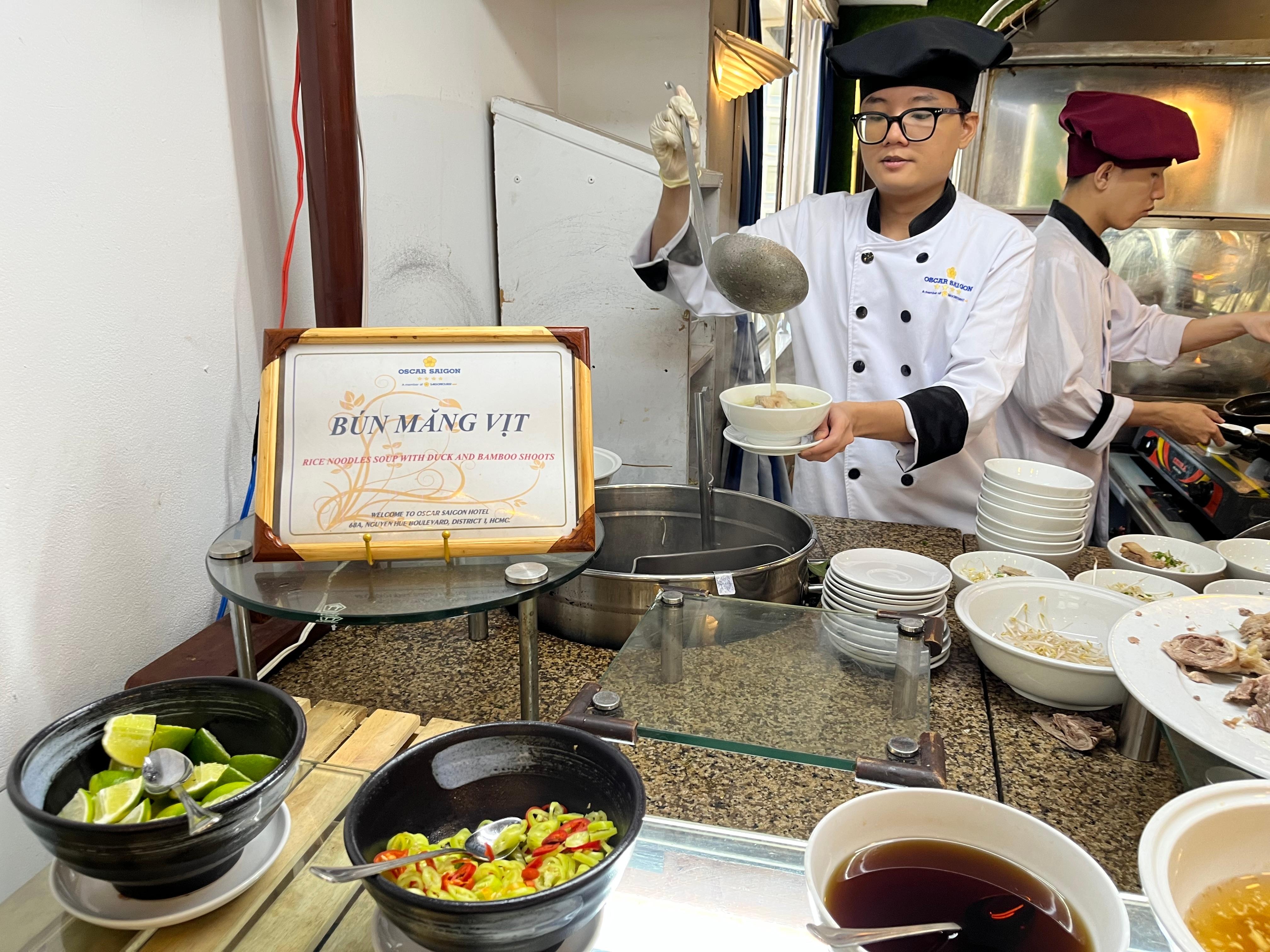 朝食（この日はブン）