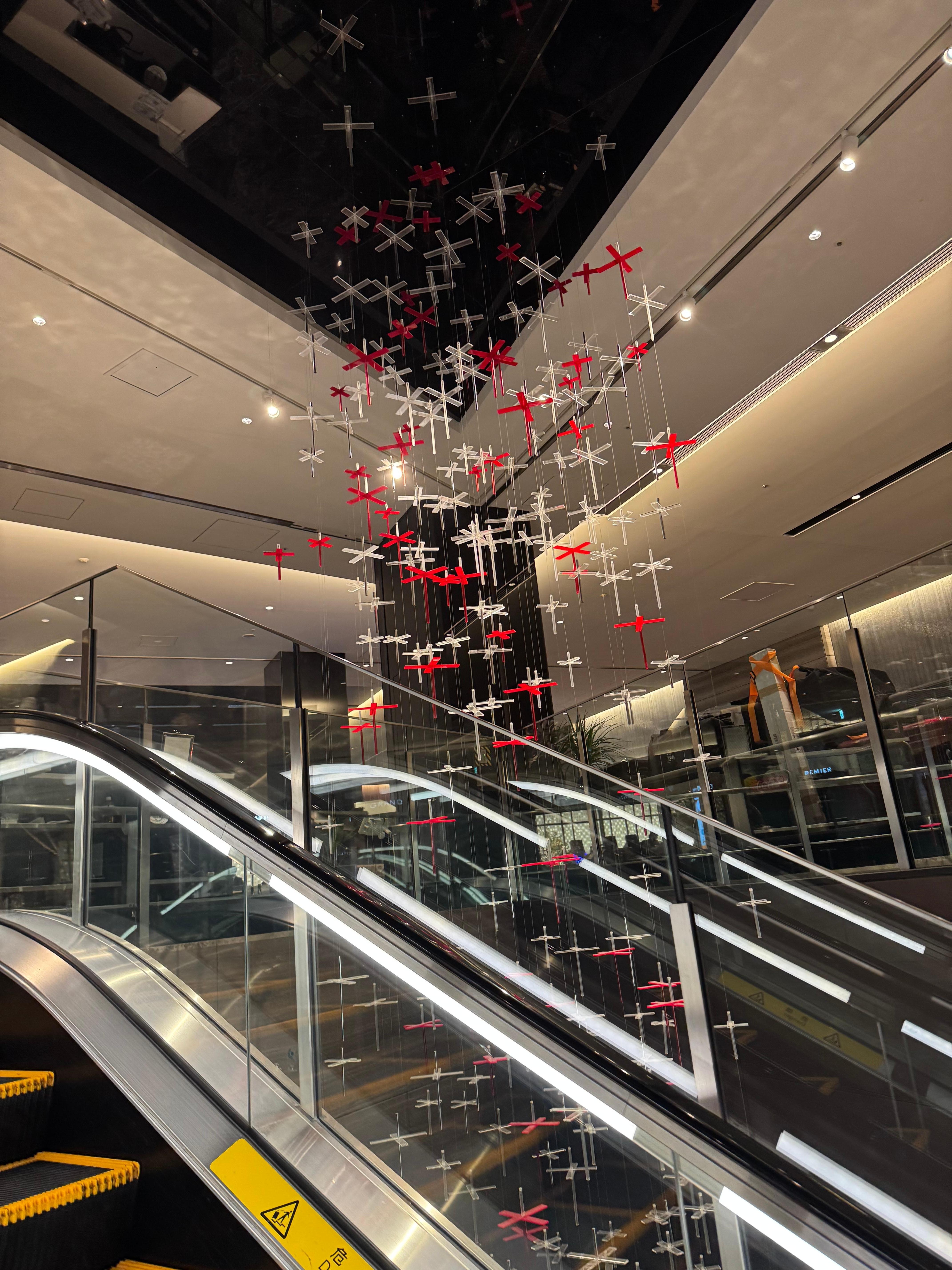 Escalator to check in gloor