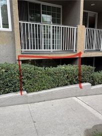 The room they wanted to give us first without daylight. From the outright.