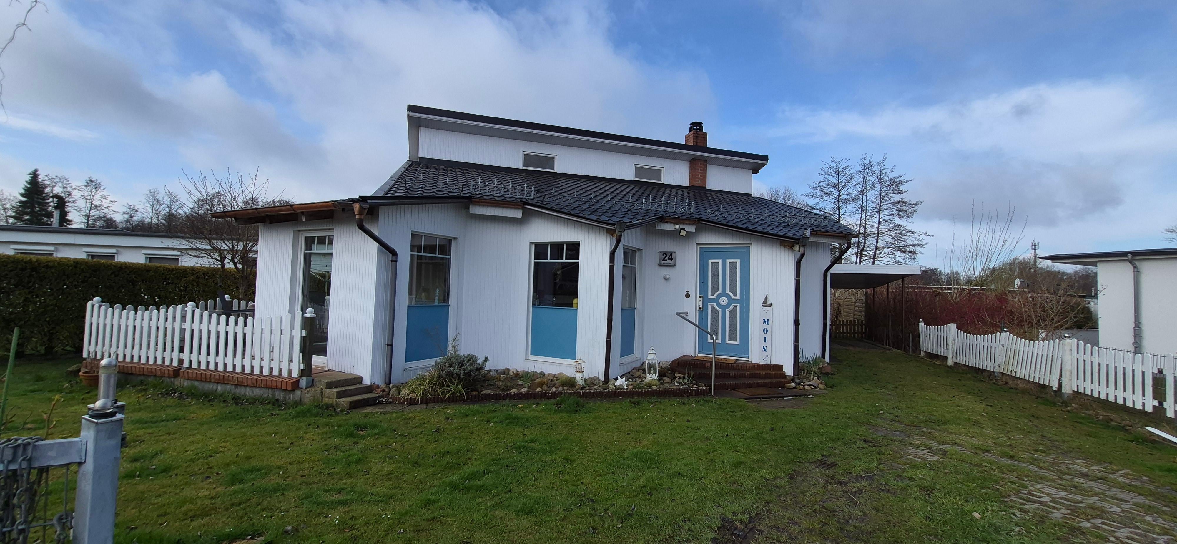 Frontansicht mit Haupteingang 