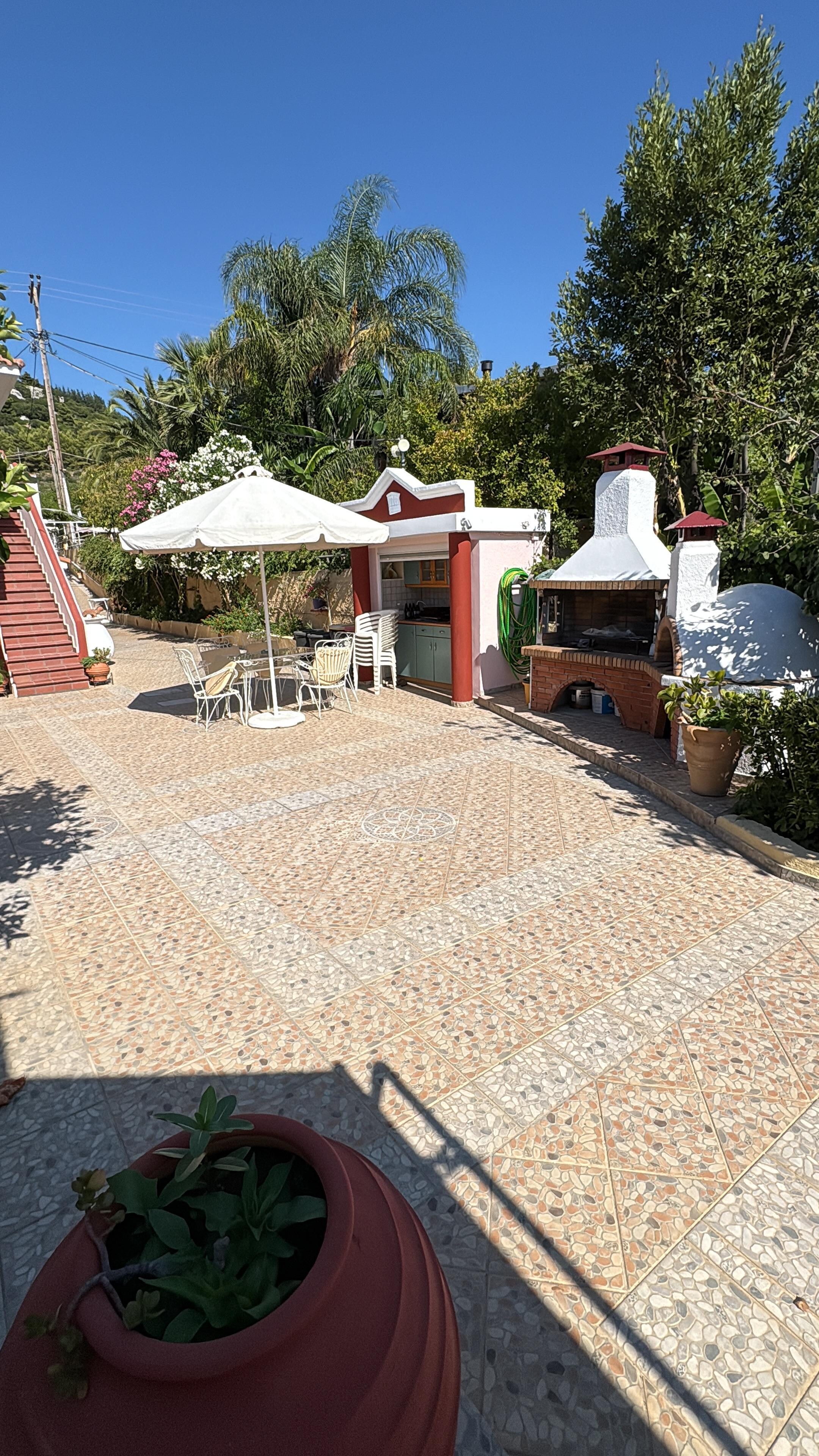 BBQ and bar area for you to use 