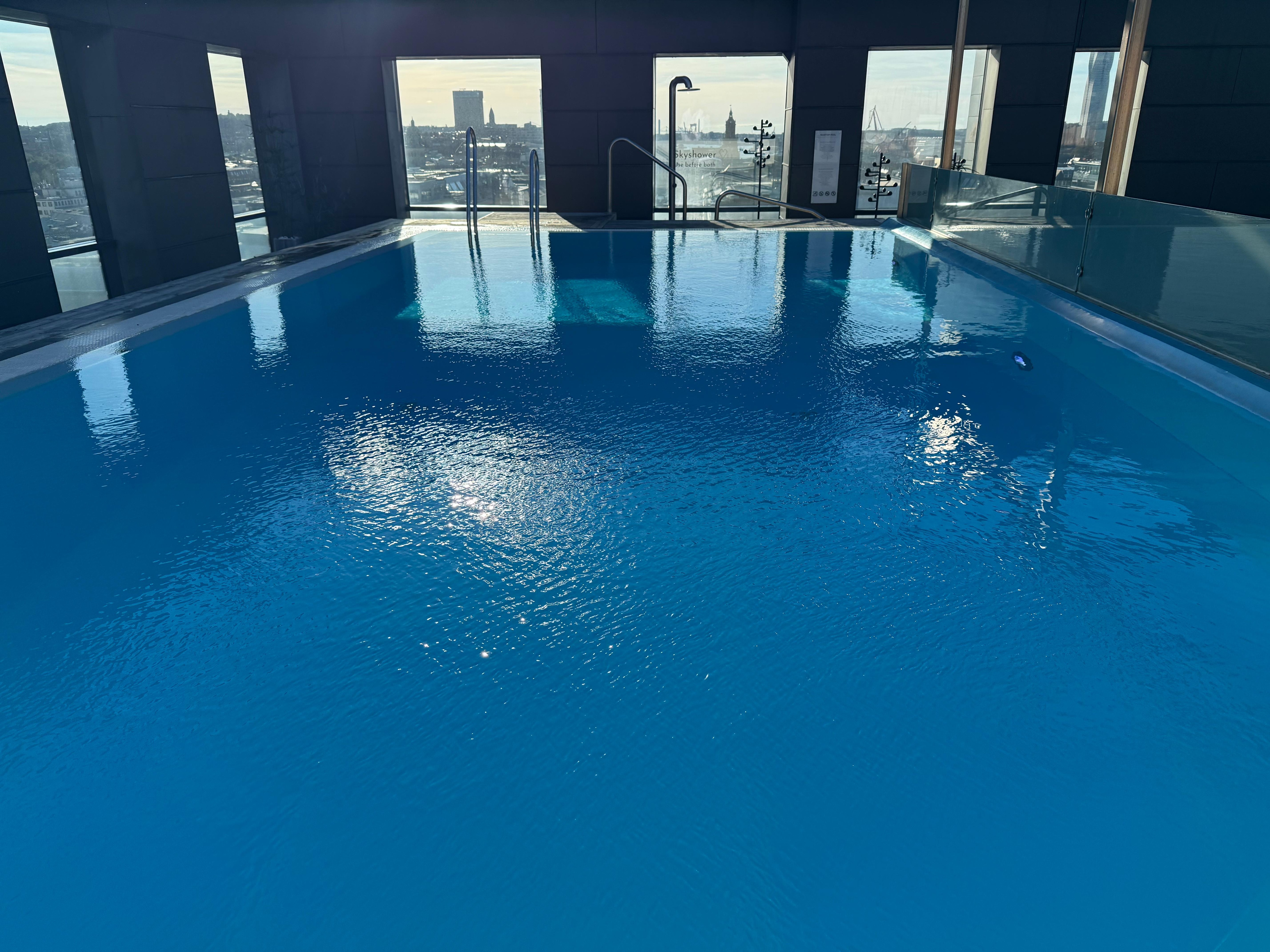 Very nice rooftop swimming pool