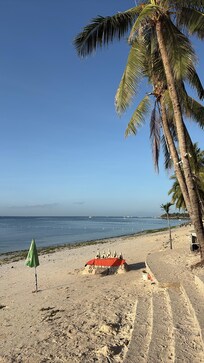 ホテルの前のビーチ15mの距離