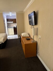 More indication that the room was not cleaned before I was given it by front desk