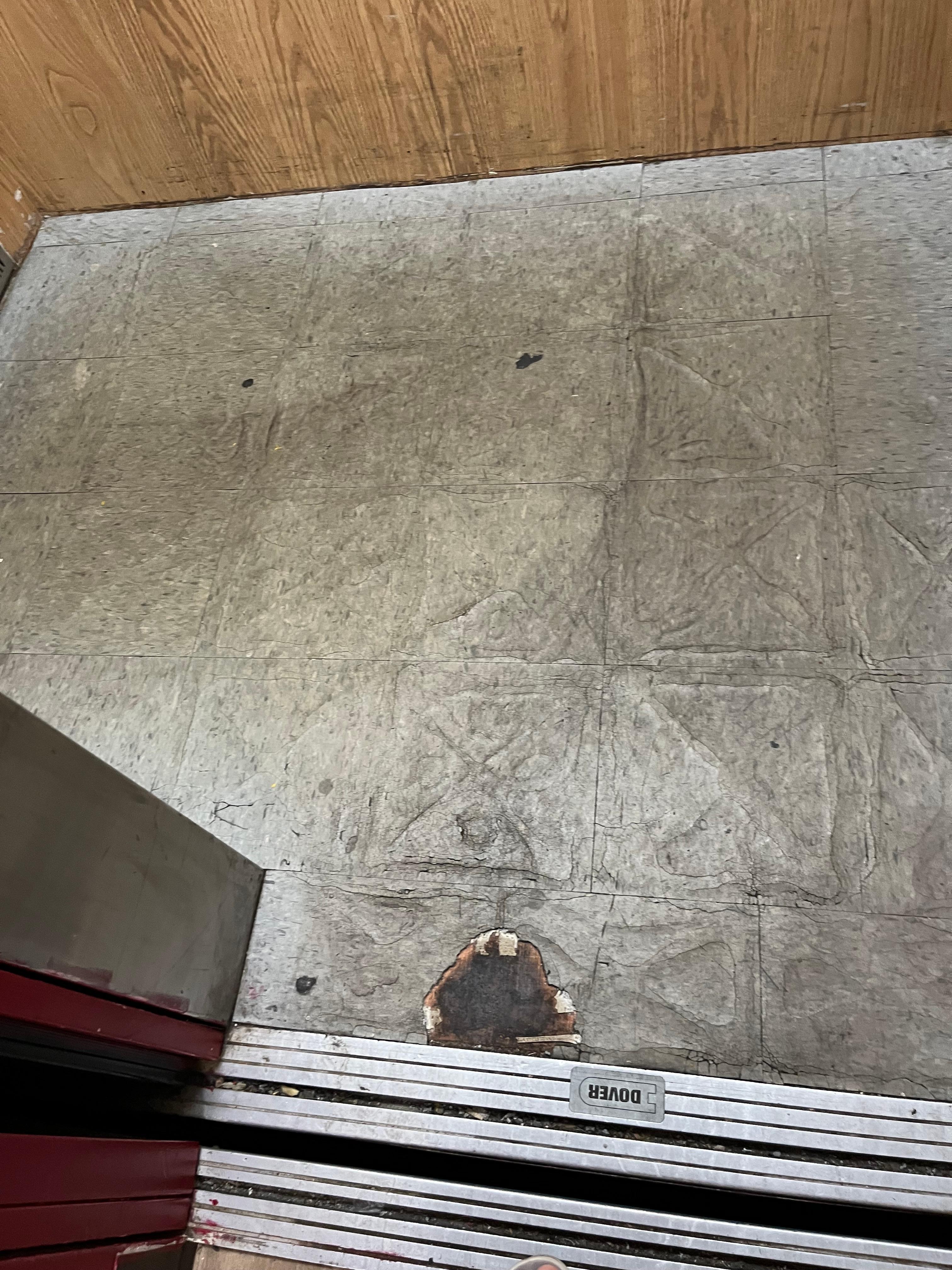 Elevator floor