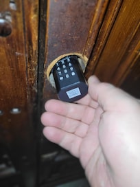 nicht zugängliches Zahlenschloss.