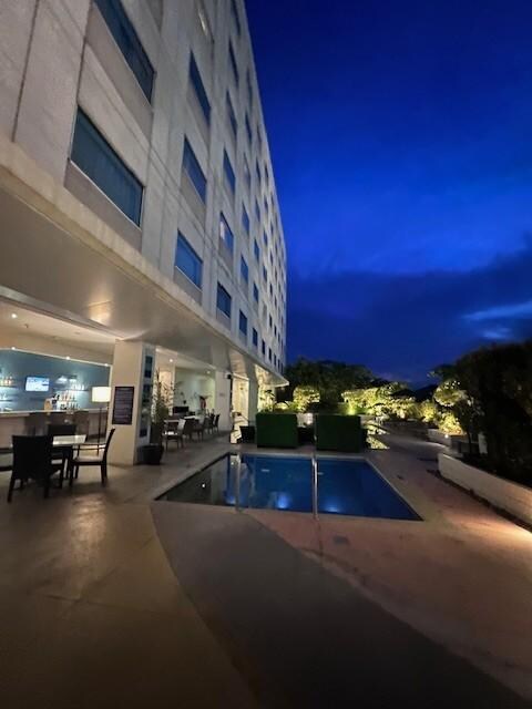 The Swimming pool and bar. Closes at 10pm so couldn't do a lat enight swim or drink.