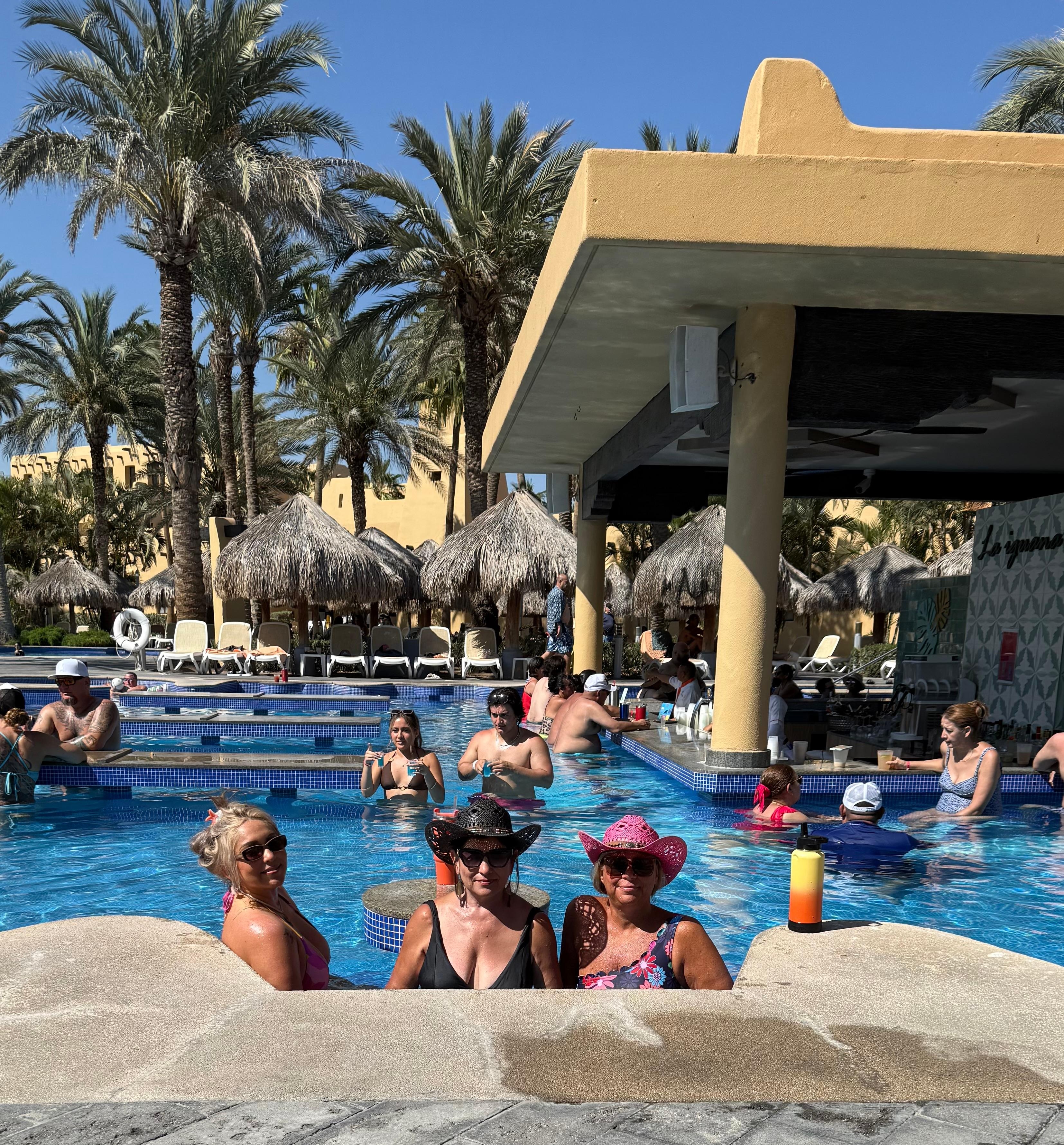Pool bar