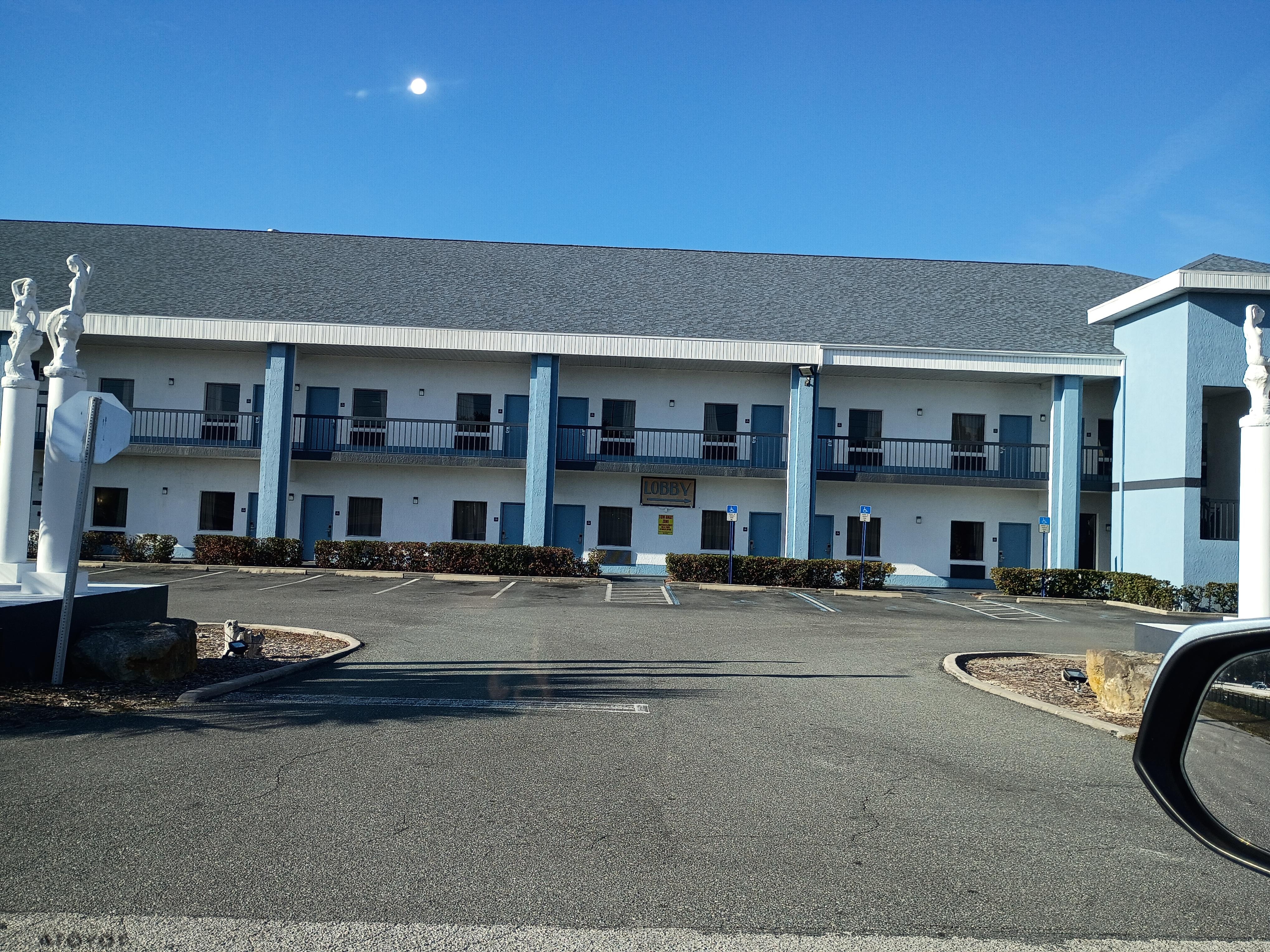 Evidently they got two motels in the area so it was a big hassle because I evidently had the first couple of days and then one hotel and the next couple of days and the other one they're both the same color everything else it's very very confusing an