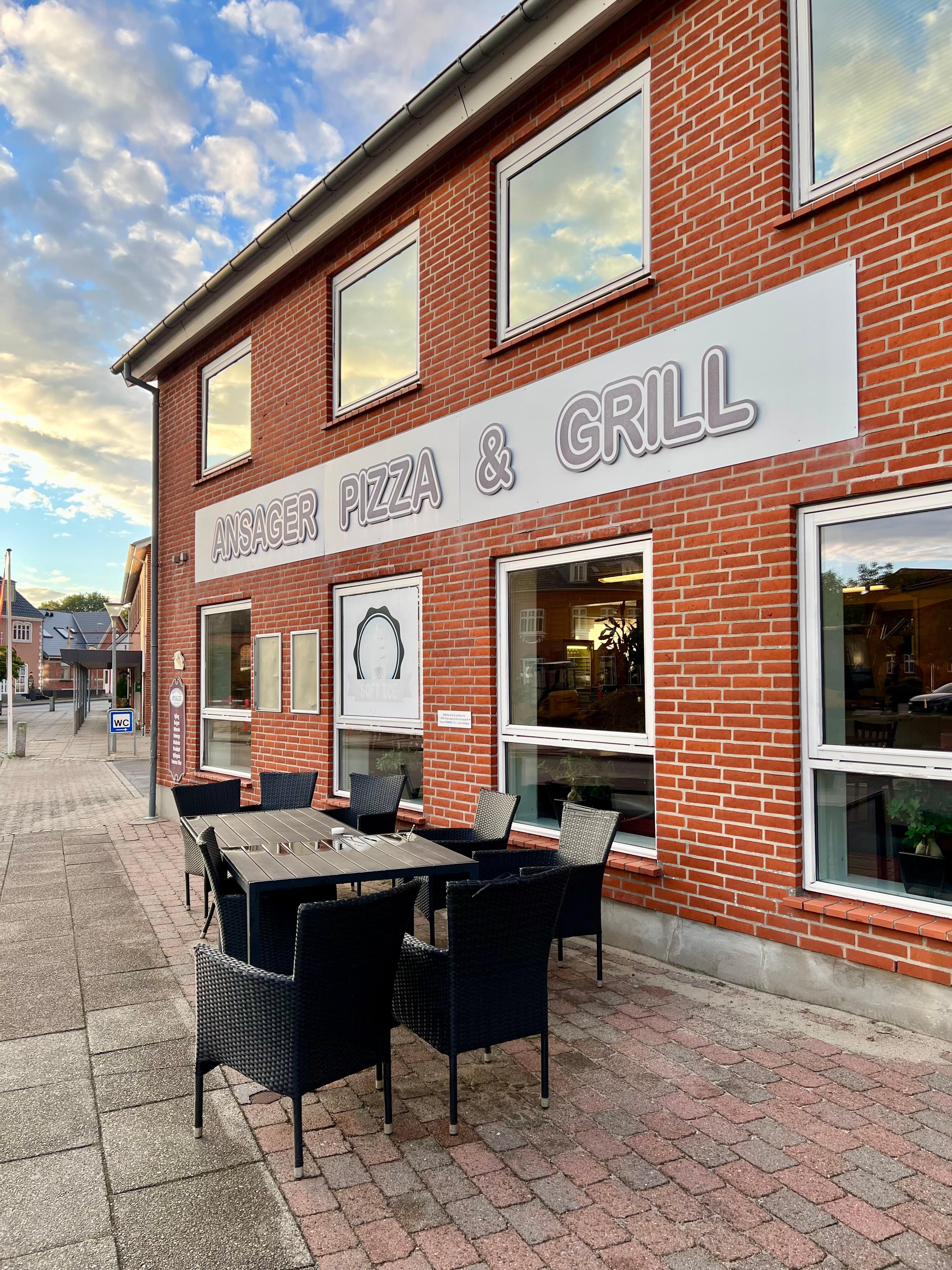 En fantastisk grill bar med MEGET store portioner. Ligger i Ansager lige over for kirken.